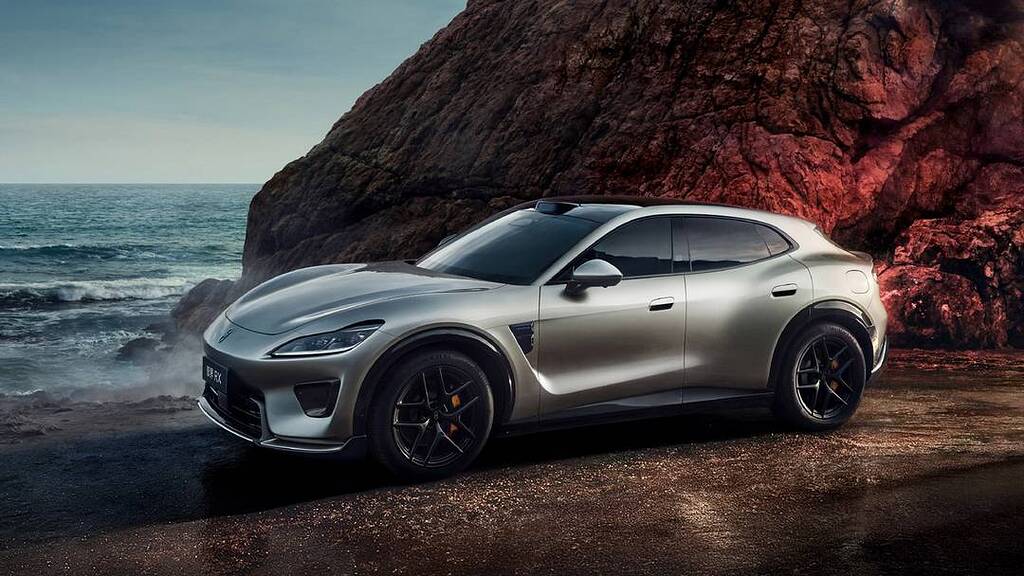 O SUV que parece uma Ferrari mas é feito pela Huawei e pela Chery abriu hoje as pré-vendas, com quatro sensores LiDAR e 586 cavalos