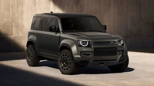 Depois do Range Rover, é a vez do Defender: já há protótipos do primeiro elétrico da marca a testar na Alemanha