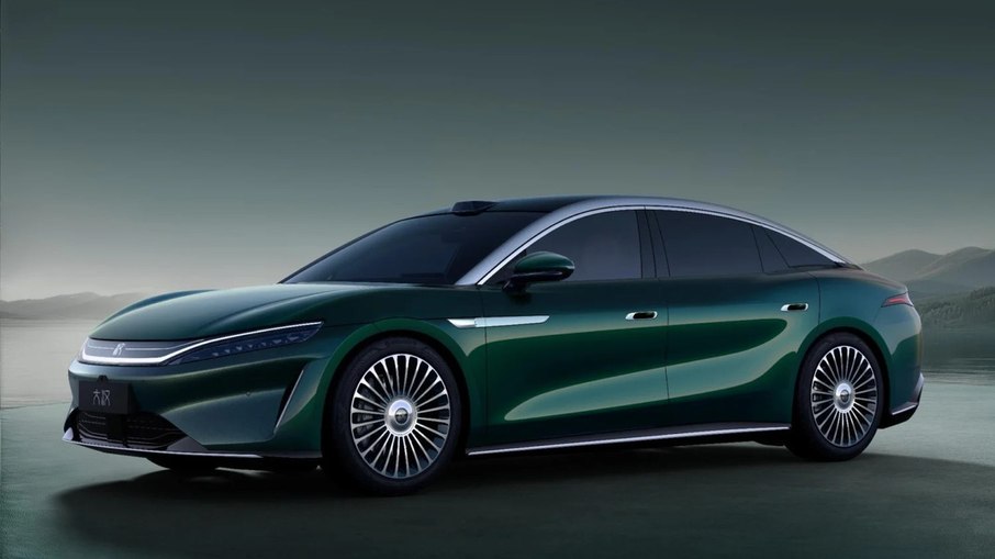 BYD revela o Da Han, a nova berlina-bandeira: 1.008 km de autonomia e carga de 10% a 70% em 5 minutos