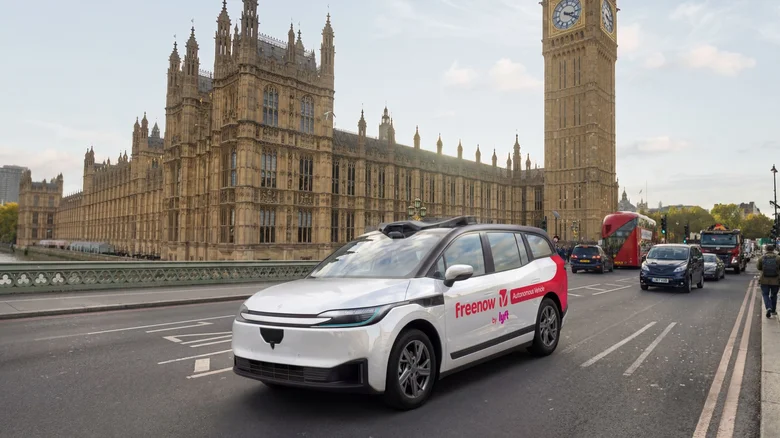Os robotáxis chineses chegaram a Londres: a Baidu começou a testar o Apollo Go nas ruas da capital britânica, com viagens ao público previstas para 2027