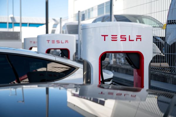 A Tesla pode estar prestes a vender o negócio na China para se fundir com a SpaceX — e Elon Musk já veio desmentir tudo horas depois