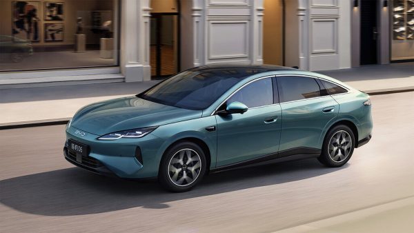 A BYD lançou hoje o Seal 06 2027, e é o primeiro sedan familiar da marca nesta gama de preço a ganhar LiDAR